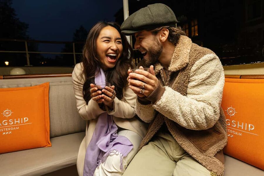 Amsterdam: Heated Canal Cruise with Unlimited Drinks & Bite - Winter comfort and summer viewing