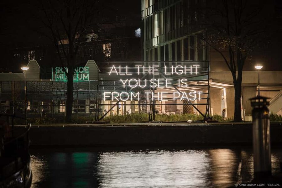 Amsterdam: Light Festival Boat+Unlimit.Drinks & Snack Option - The Skinny Bridge and the Amstel River