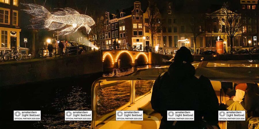 Amsterdam: Light Festival Boat+Unlimit.Drinks & Snack Option - Herengracht and the Canal Belt