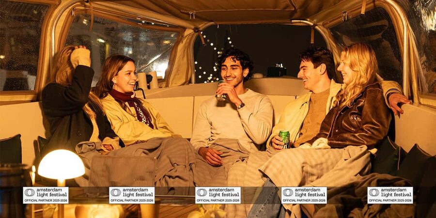 Amsterdam: Light Festival Boat+Unlimit.Drinks & Snack Option - Commentary in eight languages