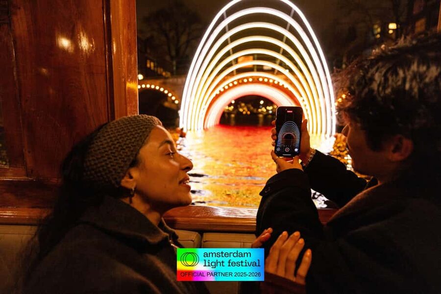Amsterdam: Light Festival Cruise + Stroopwafel & Hot Choco - Key things to know before booking