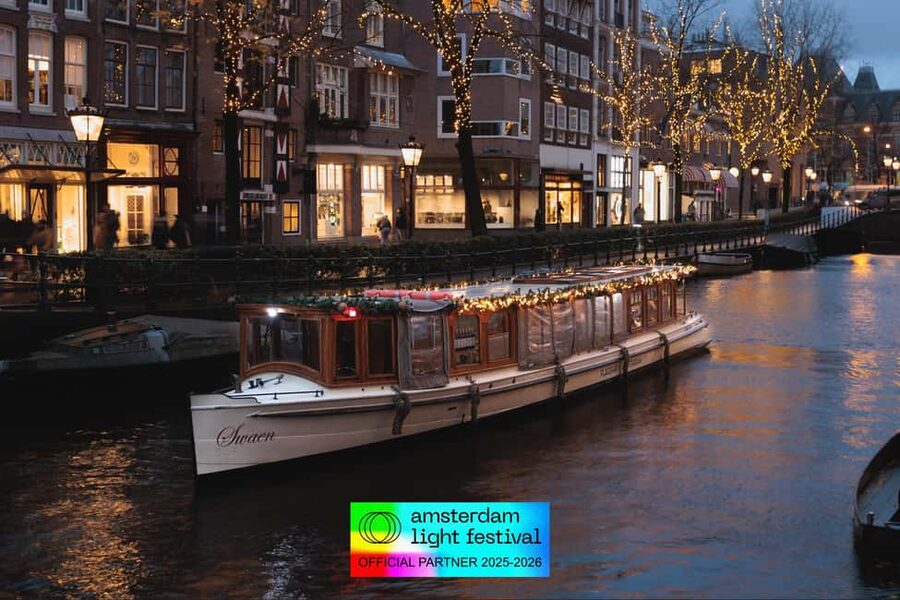 Amsterdam: Light Festival Heated Cruise + Unl Drinks & Snack - Herengracht and the Golden Bend