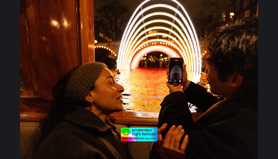 Amsterdam: Light Festival Heated Cruise w/ Drinks & Snacks - Boarding at Prins Hendrikkade 33A