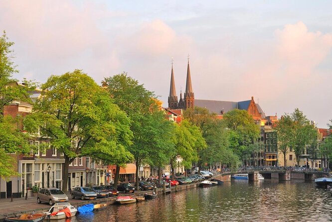 Amsterdam Luxury Canal Cruise + Unlimited Drinks & Bites option - What makes this cruise worth considering
