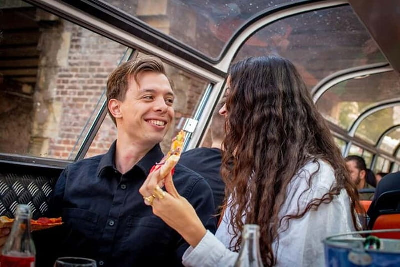 Amsterdam: Pizza Cruise with New York Pizza & Drinks - Unlimited drinks add real value