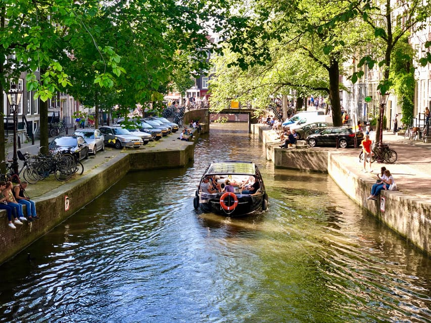 Amsterdam Small Group Canal Cruise inc Snacks/Drinks Winter - How the winter setup really feels