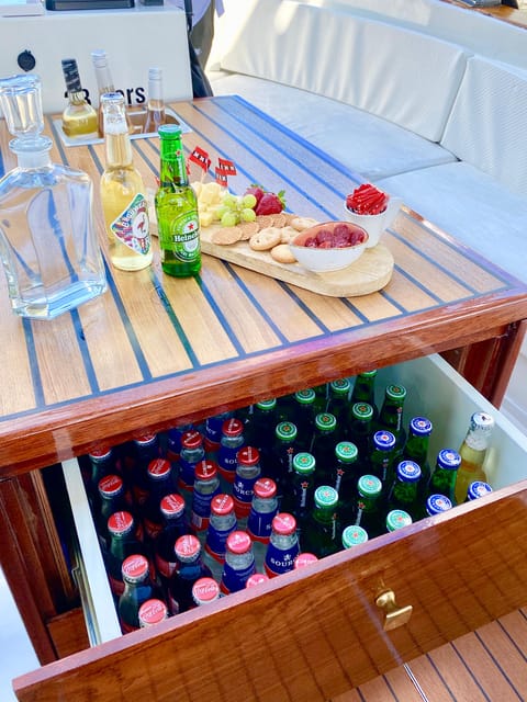 Amsterdam Small Group Canal Cruise inc Snacks/Drinks Winter - The first hour: canal houses, bridges, and local stories