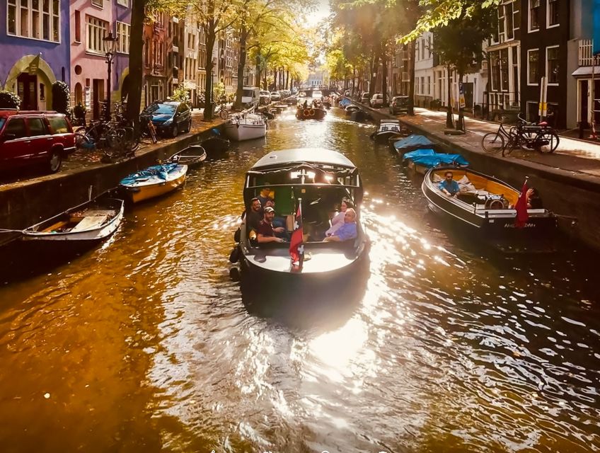 Amsterdam: Smoke and Lounge City Boat Cruise - Starting near Central Station