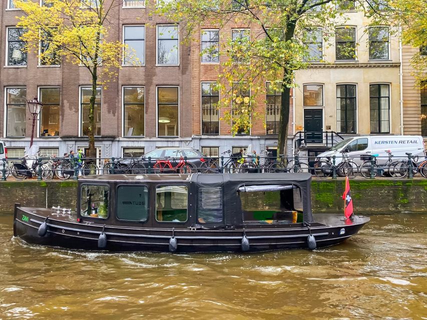 Amsterdam: Smoke and Lounge City Boat Cruise - Who should book this cruise?