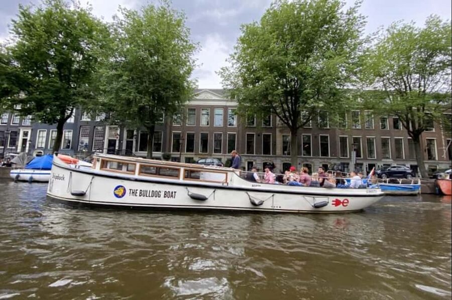 Amsterdam: The Bulldog Boat Smoke-Friendly Cruise & 2 Drinks - Key points to know before booking