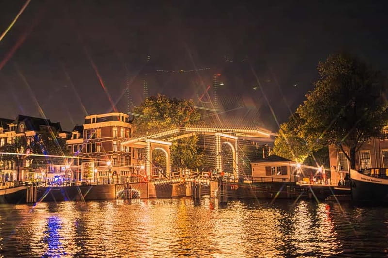 Amsterdam: The Bulldog Boat Smoke-Friendly Cruise & 2 Drinks - Practical tips for a smoother ride