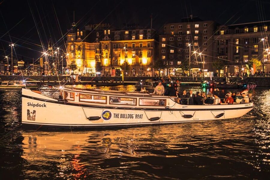 Amsterdam: The Bulldog Boat Smoke-Friendly Cruise & 2 Drinks - Who will enjoy this cruise most?