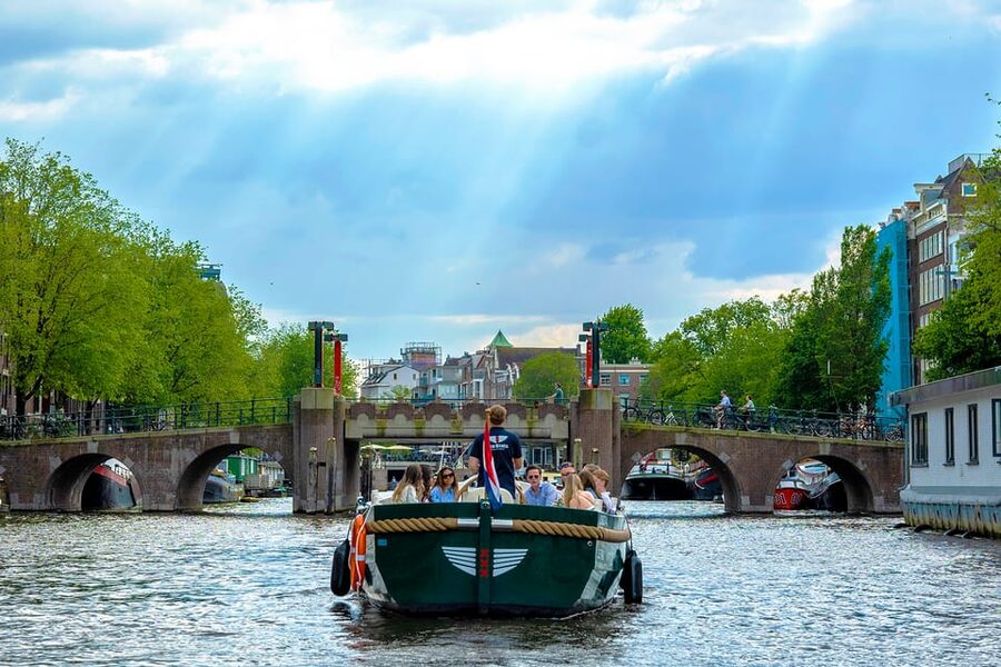 Amsterdam: The Newest Canal Cruise with Drink Option - Should you book this Amsterdam canal cruise?