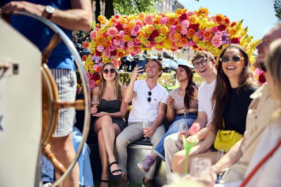 Amsterdam: The Original Flower Boat with Local Guide and Bar - What makes this canal cruise different