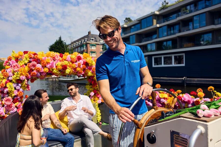 Amsterdam: The Original Flower Boat with Local Guide and Bar - Boarding at Oudezijds Voorburgwal 230