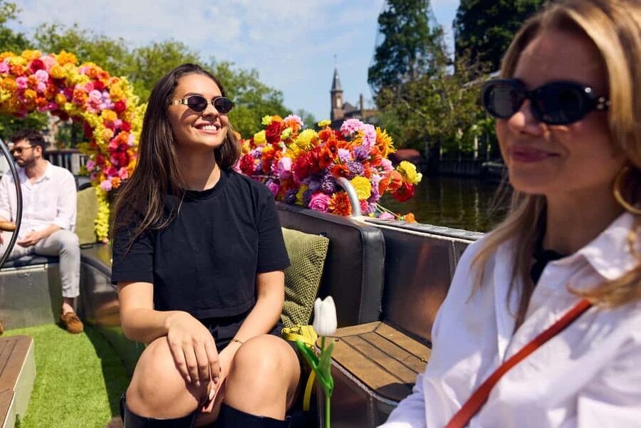 Amsterdam: The Original Flower Boat with Local Guide and Bar - Prinsengracht and the city’s canal rhythm
