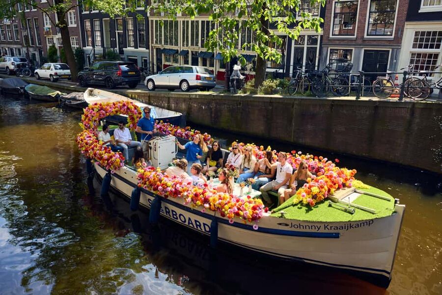Amsterdam: The Original Flower Boat with Local Guide and Bar - Why the floral design matters