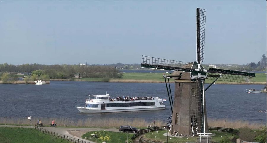 Amsterdam: Tulip Farm Visit, Keukenhof, and Windmill Cruise - A one-hour cruise on Kagerplassen