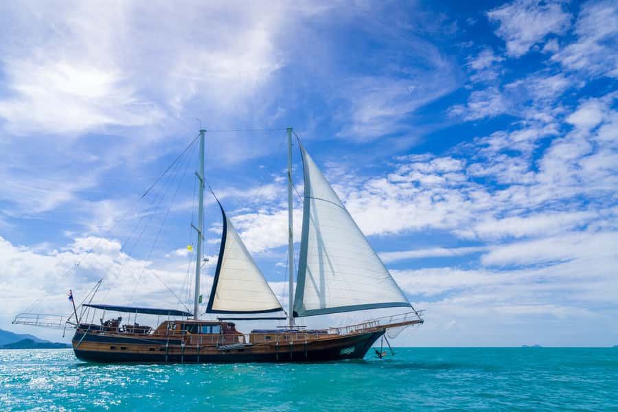 Ang Thong Full-Day Discovery Cruise from Koh Samui - The first stop: climbing for the Ang Thong view