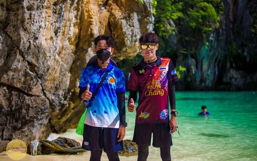 Ao Nang: Hong Islands Tour by Speedboat or Longtail Boat - Guides, food, and the small touches