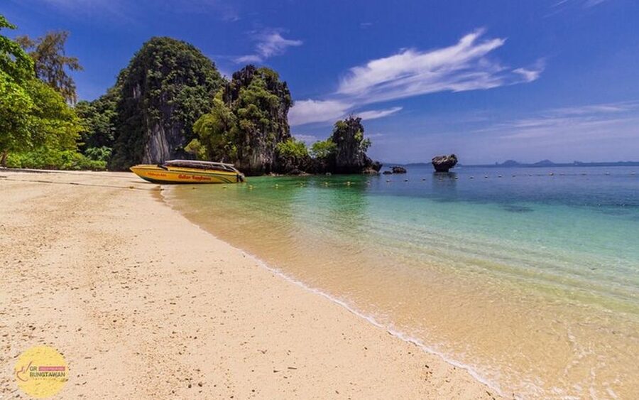 Ao Nang: Hong Islands Tour by Speedboat or Longtail Boat - Hong Lagoon is the quiet visual highlight