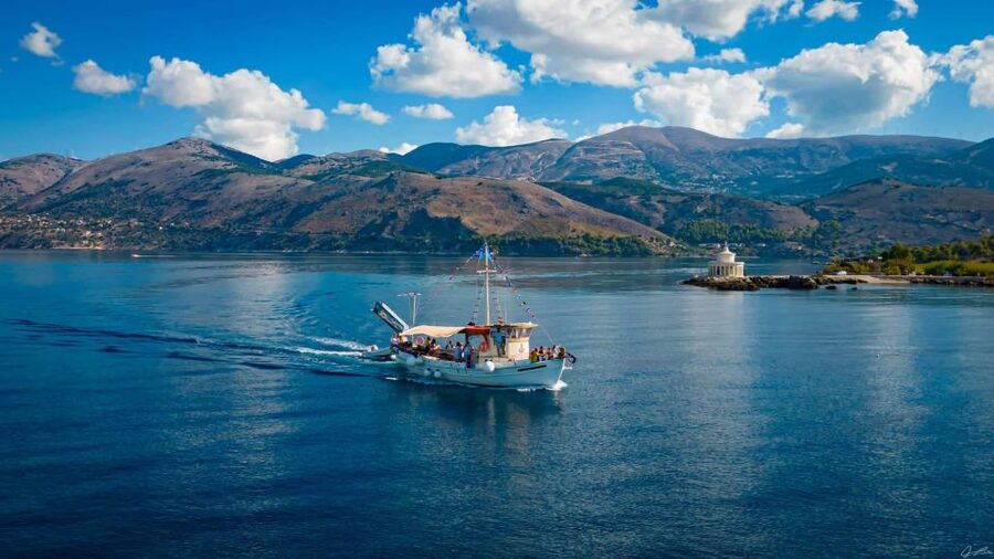 Argostoli: Full-Day Traditional Boat Cruise with Lunch - Xi Beach and the famous clay treatment