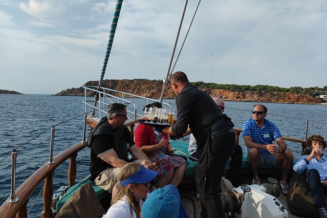 Athens cruise: Agistri, Moni/Metopi, Aegina with lunch & drinks - Lunch, drinks, and the social side of the boat