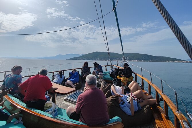 Athens cruise: Agistri, Moni/Metopi, Aegina with lunch & drinks - Pickup or your own way to Zea Marina