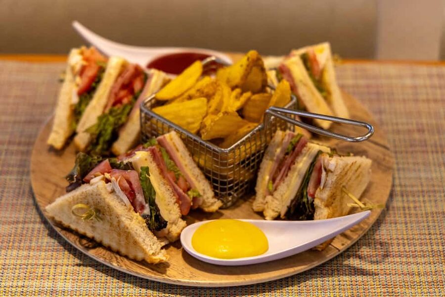 Athens: Islands Swimming Day Cruise. DJ, Lunch & Drinks inc. - Should you book it?