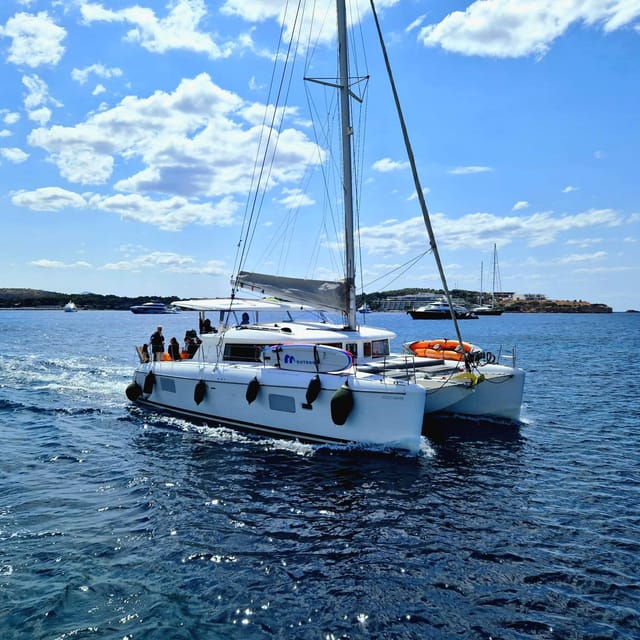 Athens: Riviera Catamaran Tour with Fresh Meal and Drinks - Hydrousa and the Second Water Stop
