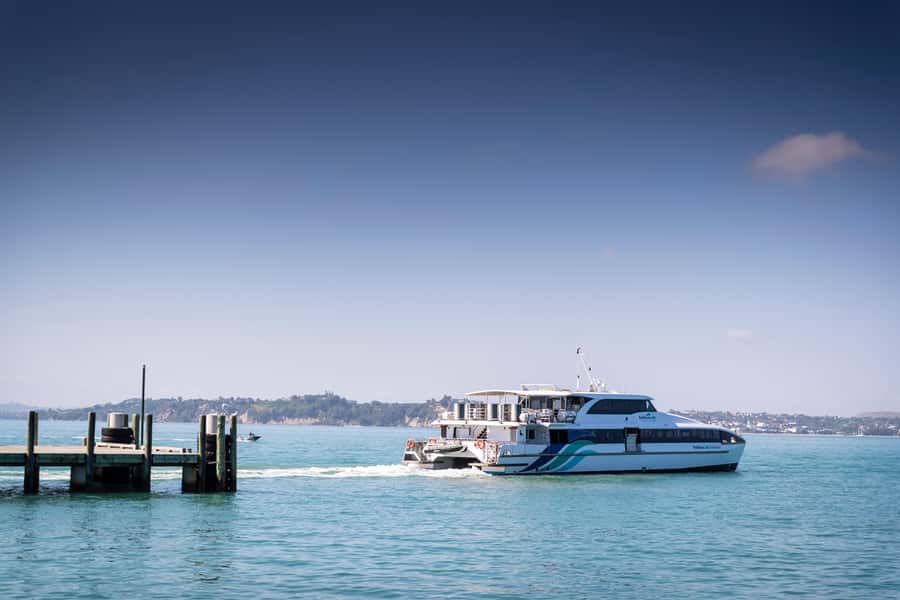 Auckland: Scenic Harbour Sightseeing Cruise - Leaving the city behind on Waitematā Harbour