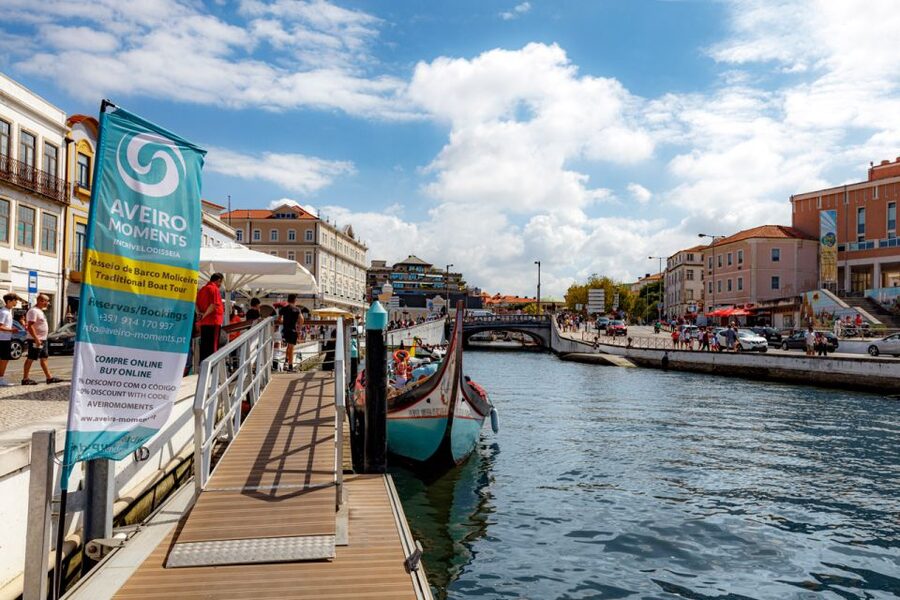 Aveiro: Scenic Guided Boat Tour - What the boat ride feels like