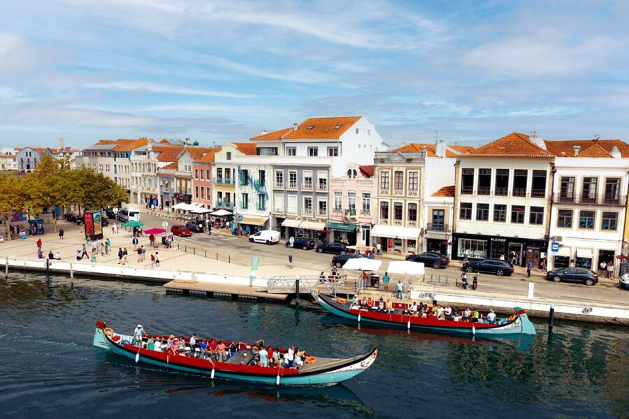 Aveiro: Scenic Guided Boat Tour - Meeting at Café A Barrica