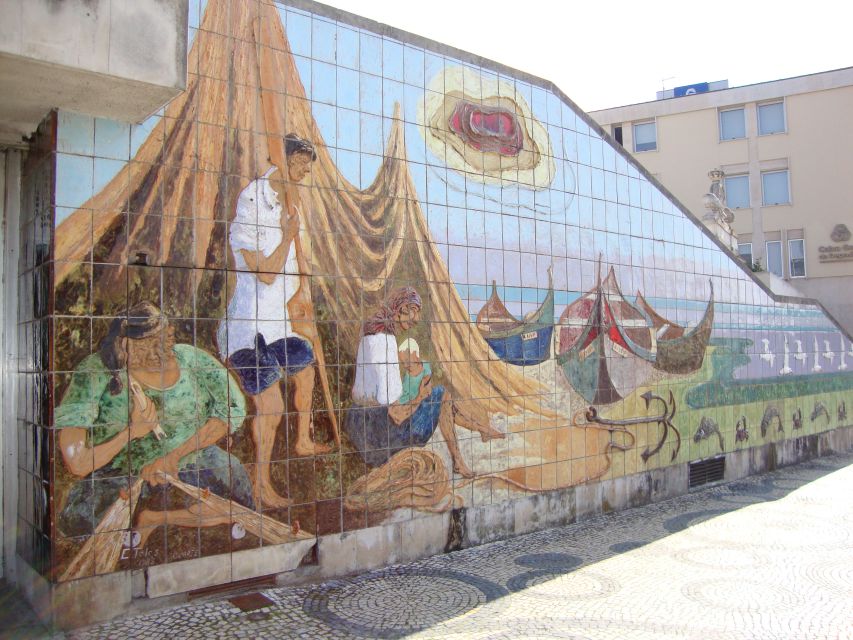 Aveiro: Walking Tour, Boat Cruise, Sweets & Church Entrance - The boat guide can change the mood