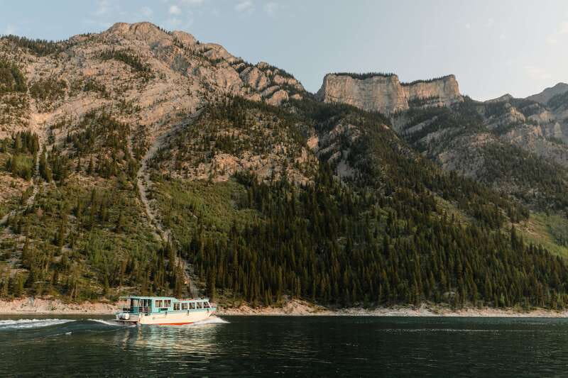 Banff: Lake Minnewanka Cruise - Minnewanka Landing gives the cruise its unusual edge