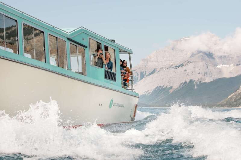Banff: Lake Minnewanka Cruise - Boarding the boat and finding your view