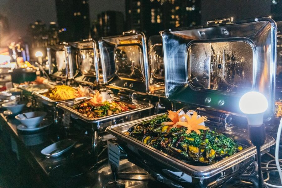 Bangkok: Alangka Luxury Buffet Dinner Cruise With Live Music - Who should book this Bangkok dinner cruise?