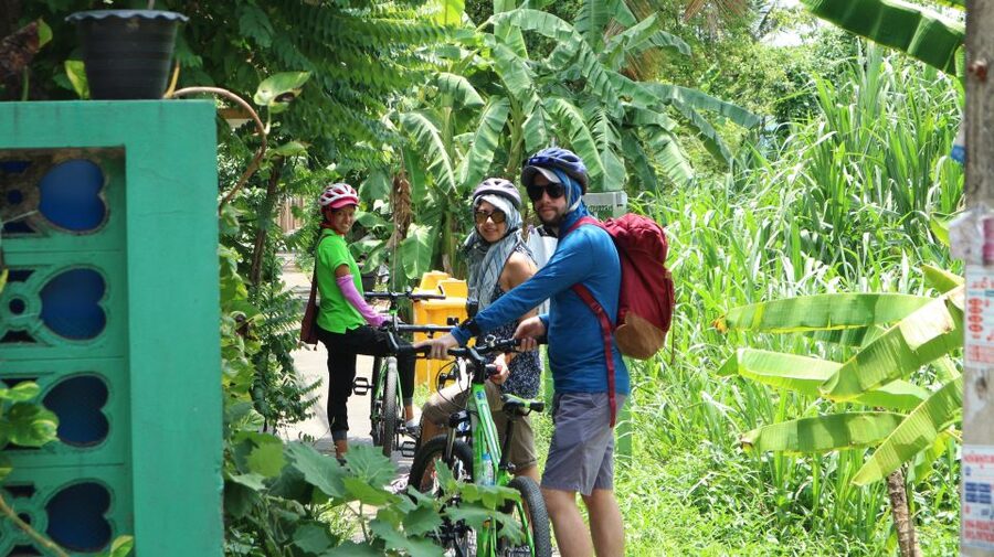 Bangkok: Bike and Canal Boat Tour with Lunch - Wat Mon and the first taste of local life