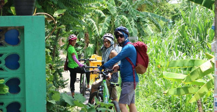 Bangkok: Bike and Canal Boat Tour with Lunch - Wat Paknam and the scale of Bangkok’s Buddhist art