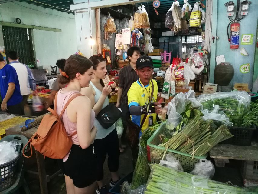 Bangkok: Bike and Canal Boat Tour with Lunch - Wat Ko and the turn toward the canals