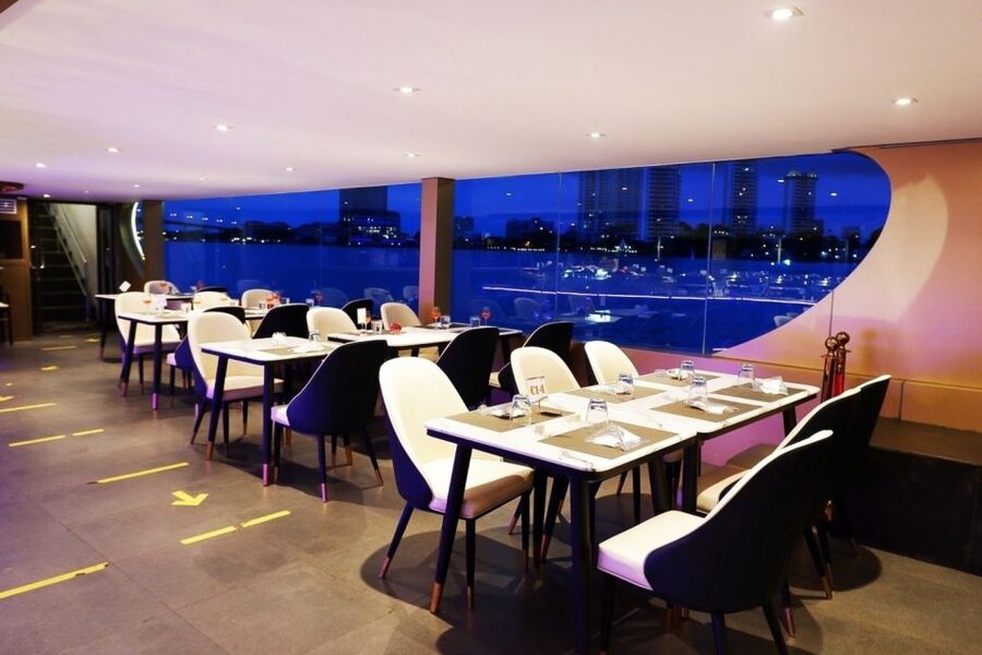 Bangkok: Chao Phraya Buffet Dinner Viva Alangka Cruise - Boarding a big boat with a busy atmosphere