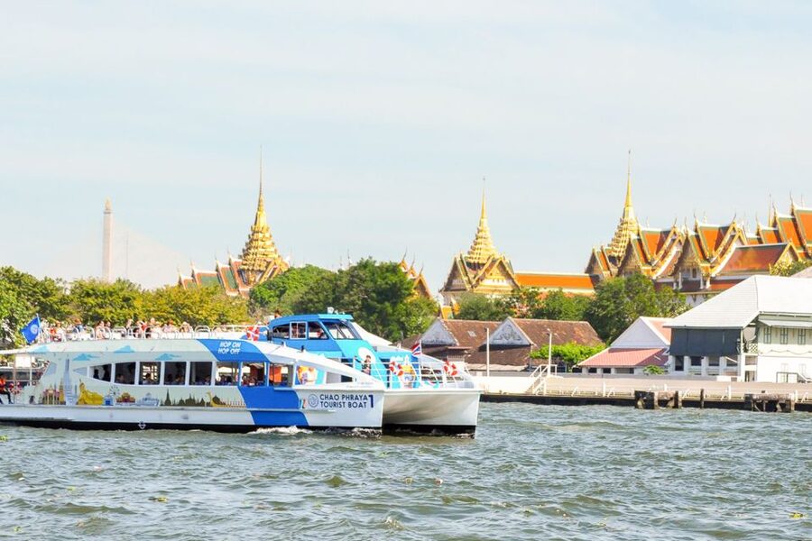 Bangkok: Chao Phraya River Hop-on Hop-off Boat - Starting at Sathorn Pier and reading the signs