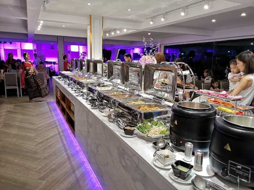 Bangkok: Chao Phraya River Meridian Cruise with Buffet - The seafood buffet and the best way to handle it