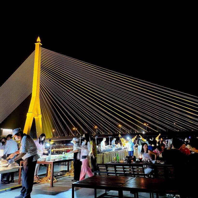 Bangkok: Luxury White Dinner Cruise Free Flow Beer and Wine - Getting to ICONSIAM Pier 4 without a last-minute panic