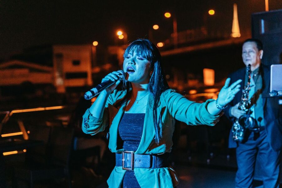Bangkok: River Dinner Cruise on the Chao Phraya Princess - Live music changes the mood after dinner