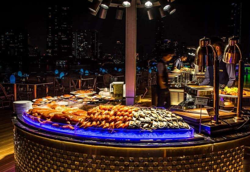 Bangkok: Royal Princess River Dinner Cruise with Live Music - Comfort, crowds, and the high-water surprise