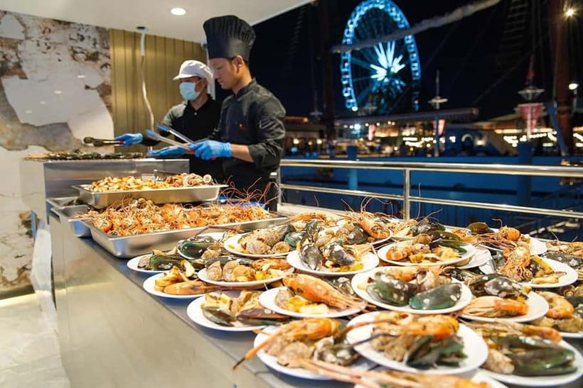 Bangkok:The Planet Sunset&Dinner Cruise on Chao Phraya River - Music, Dancing, and the Mood Onboard