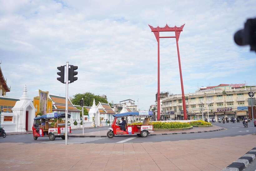 Bangkok: Tuk Tuk Day Pass App & Boat Chao Phraya River - Safety, drivers, and hotel transfers