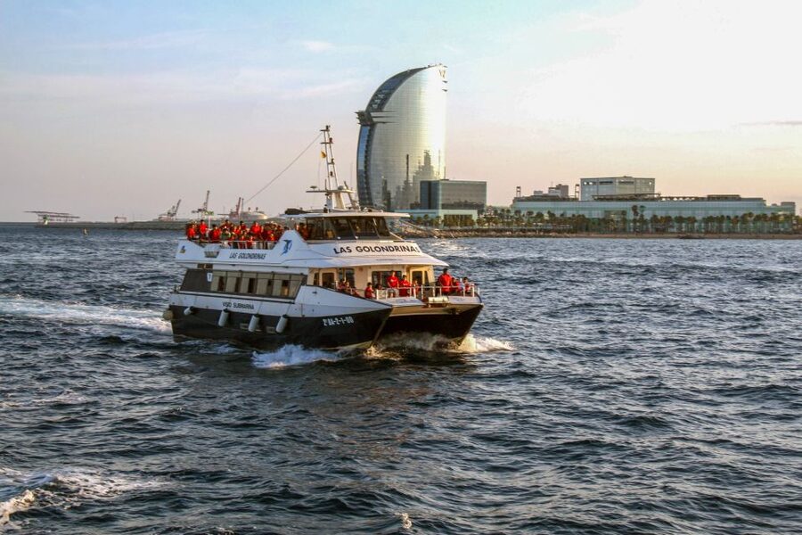 Barcelona: Boat Tour in Las Golondrinas - Accessibility and family comfort