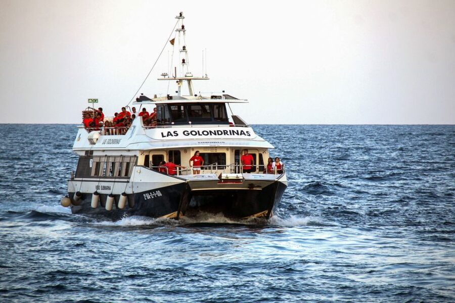 Barcelona: Boat Tour in Las Golondrinas - What the ride does not provide